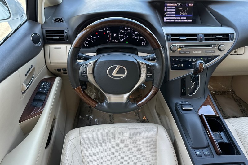 Lexus RX 350 Vehicle Full-screen Gallery Image 14