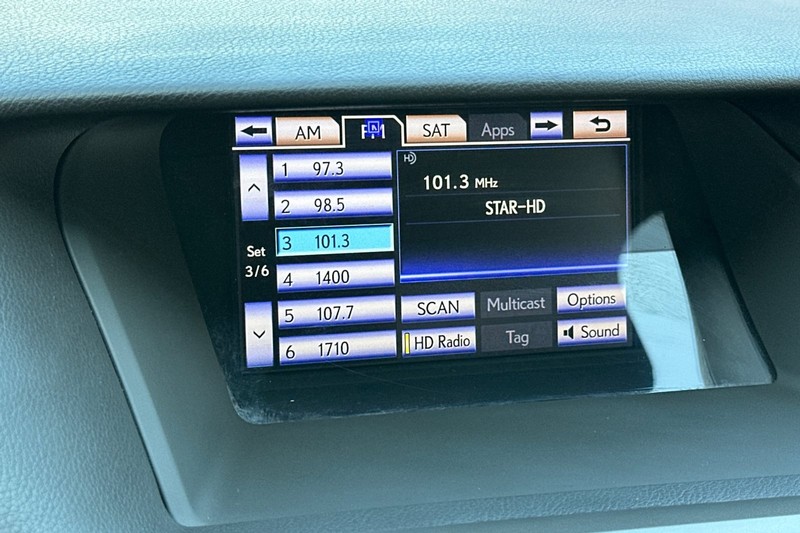 Lexus RX 350 Vehicle Full-screen Gallery Image 18
