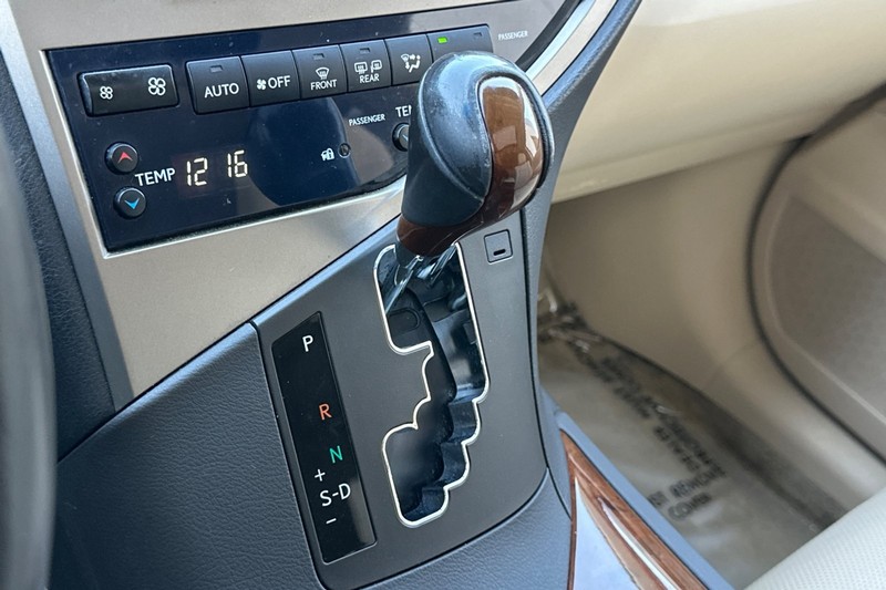 Lexus RX 350 Vehicle Full-screen Gallery Image 21