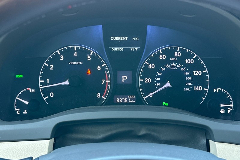 Lexus RX 350 Vehicle Full-screen Gallery Image 24