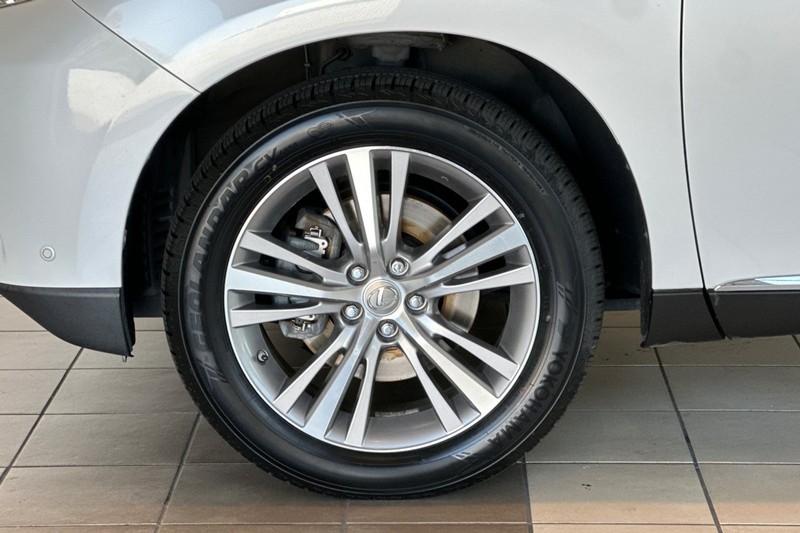 Lexus RX 350 Vehicle Full-screen Gallery Image 26