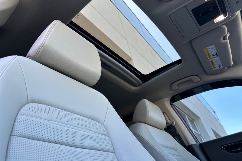 Honda CR-V Vehicle Full-screen Gallery Image 17