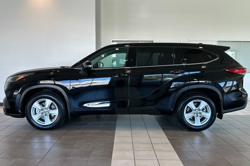 Toyota Highlander Vehicle Full-screen Gallery Image 07