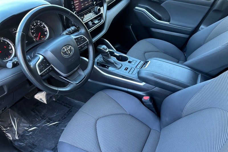 Toyota Highlander Vehicle Full-screen Gallery Image 10
