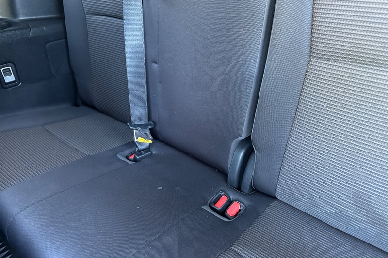 Toyota Highlander Vehicle Full-screen Gallery Image 15