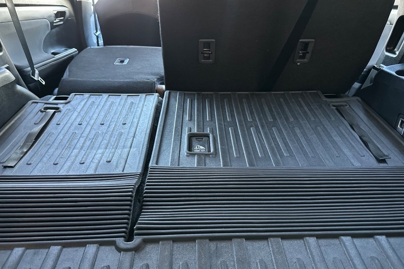Toyota Highlander Vehicle Full-screen Gallery Image 16