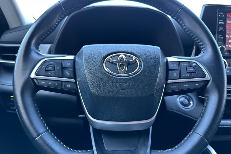 Toyota Highlander Vehicle Full-screen Gallery Image 24