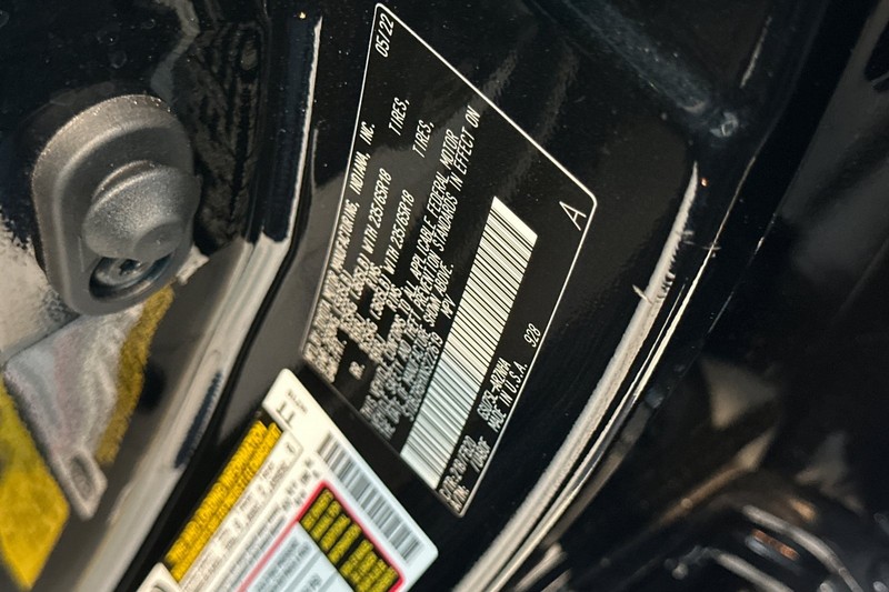 Toyota Highlander Vehicle Full-screen Gallery Image 30