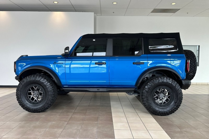 Ford Bronco Vehicle Full-screen Gallery Image 07
