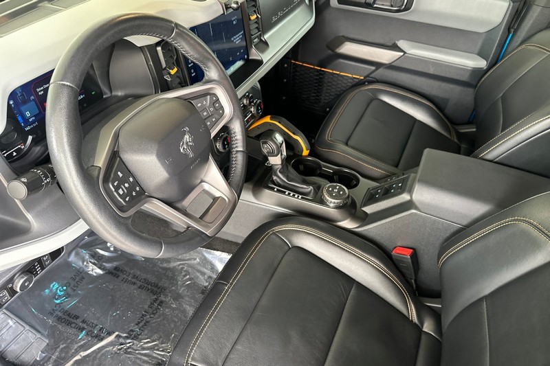 Ford Bronco Vehicle Full-screen Gallery Image 10