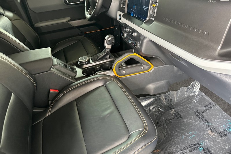Ford Bronco Vehicle Full-screen Gallery Image 16