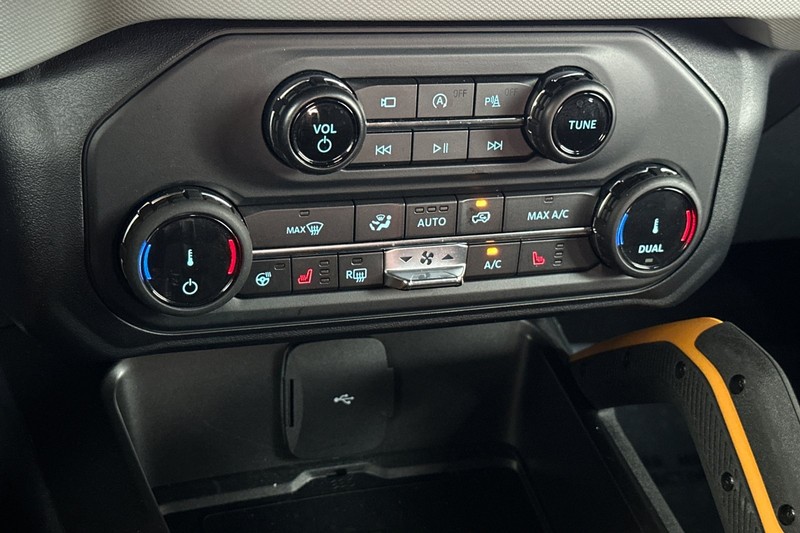 Ford Bronco Vehicle Full-screen Gallery Image 21