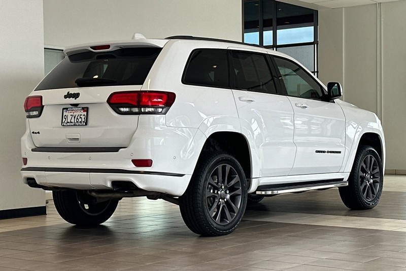Jeep Grand Cherokee Vehicle Full-screen Gallery Image 04