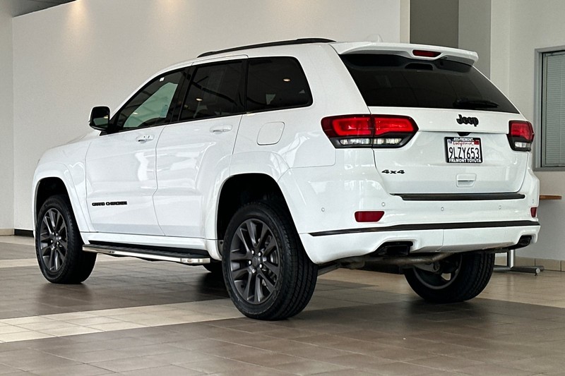 Jeep Grand Cherokee Vehicle Full-screen Gallery Image 06