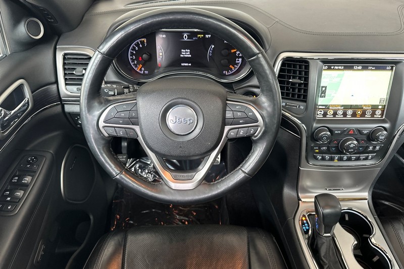 Jeep Grand Cherokee Vehicle Full-screen Gallery Image 14