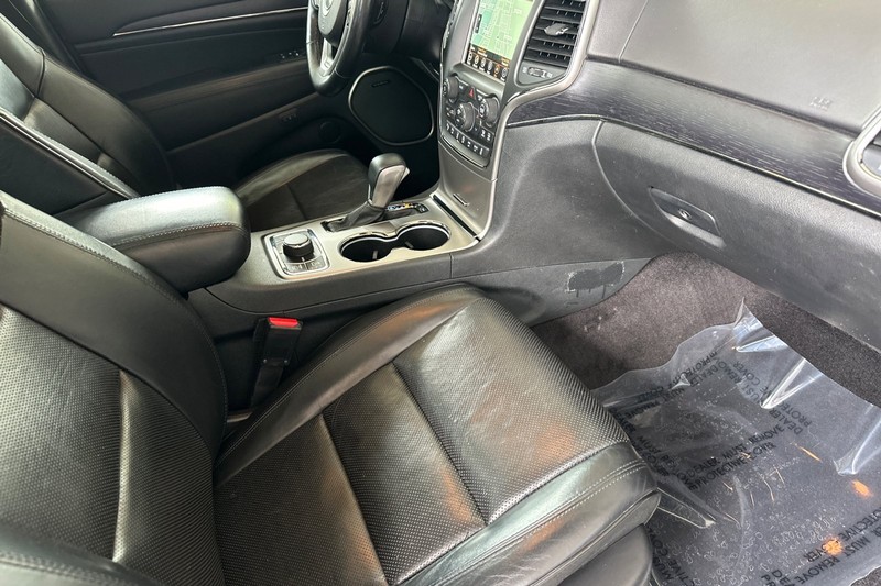 Jeep Grand Cherokee Vehicle Full-screen Gallery Image 16