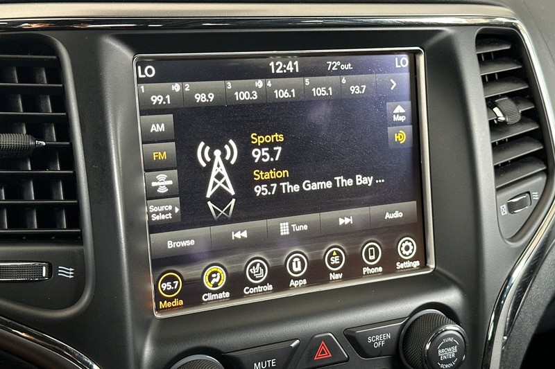 Jeep Grand Cherokee Vehicle Full-screen Gallery Image 18
