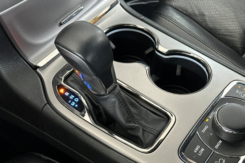 Jeep Grand Cherokee Vehicle Full-screen Gallery Image 22