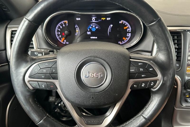 Jeep Grand Cherokee Vehicle Full-screen Gallery Image 24