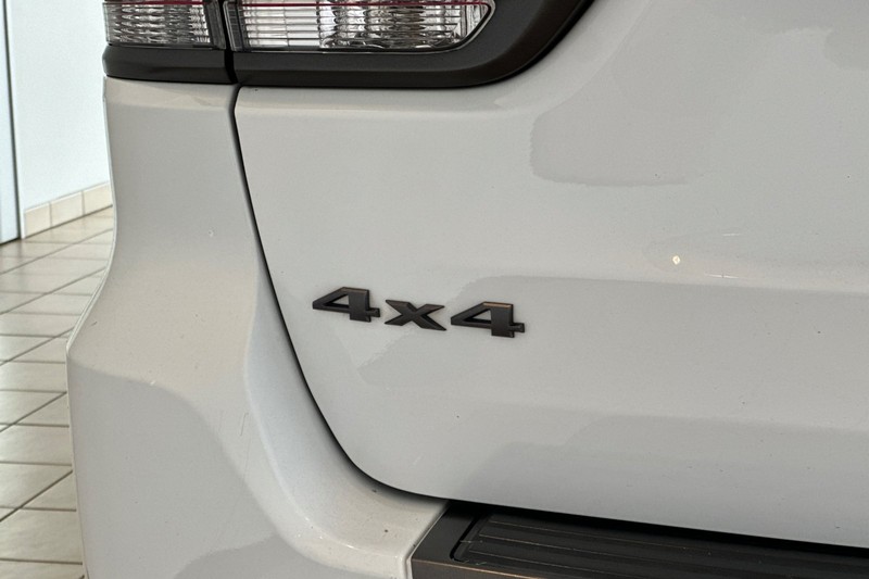 Jeep Grand Cherokee Vehicle Full-screen Gallery Image 28