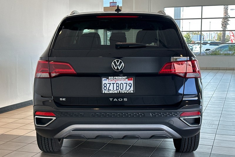Volkswagen Taos Vehicle Full-screen Gallery Image 05