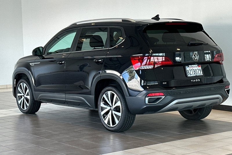 Volkswagen Taos Vehicle Full-screen Gallery Image 06