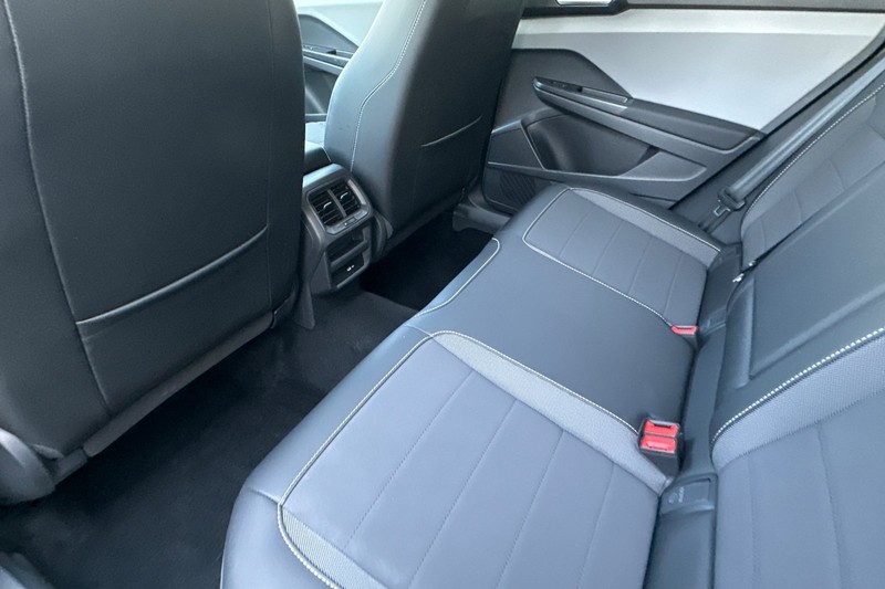 Volkswagen Taos Vehicle Full-screen Gallery Image 12