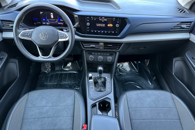 Volkswagen Taos Vehicle Full-screen Gallery Image 13