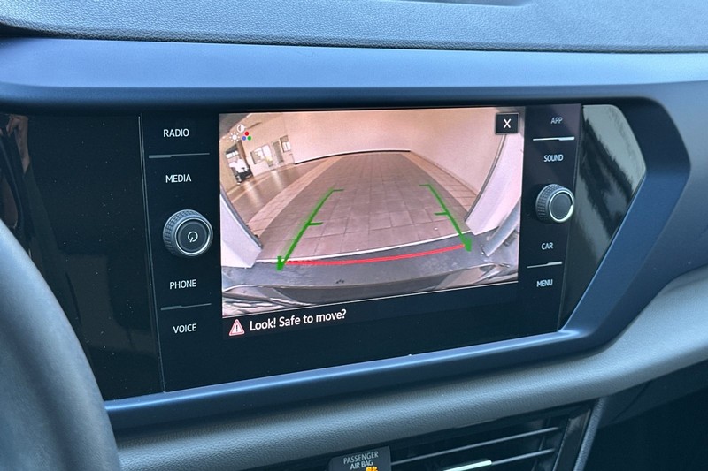 Volkswagen Taos Vehicle Full-screen Gallery Image 19