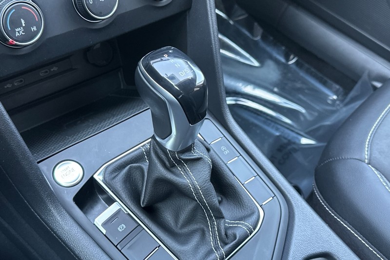 Volkswagen Taos Vehicle Full-screen Gallery Image 21