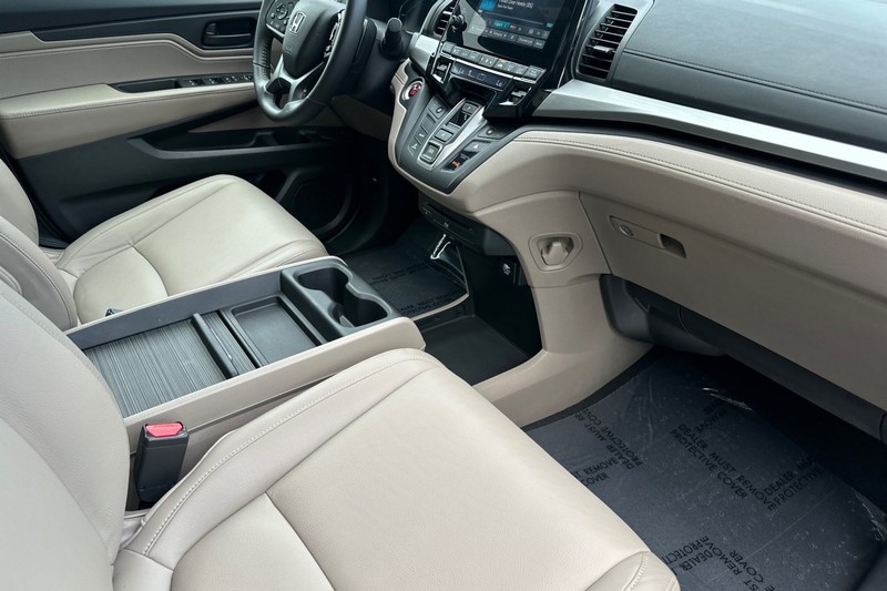 Honda Odyssey Vehicle Full-screen Gallery Image 17