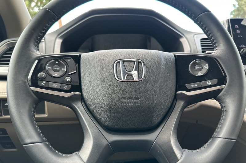 Honda Odyssey Vehicle Full-screen Gallery Image 24