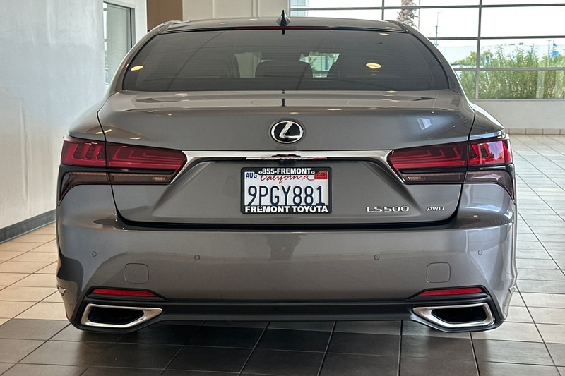 Lexus LS Vehicle Full-screen Gallery Image 05