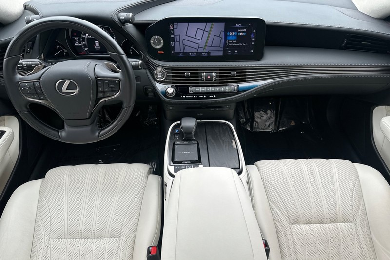 Lexus LS Vehicle Full-screen Gallery Image 13