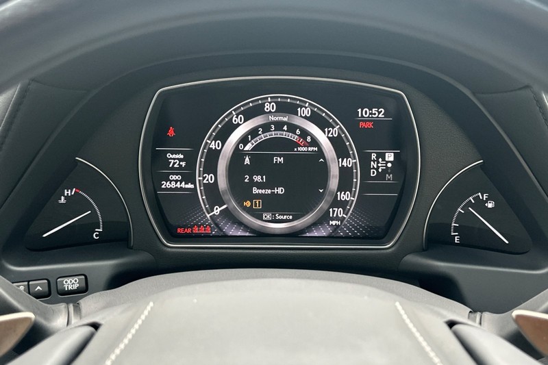 Lexus LS Vehicle Full-screen Gallery Image 23