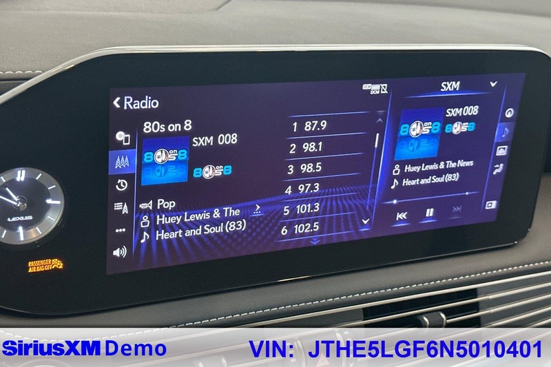 Lexus LS Vehicle Full-screen Gallery Image 27