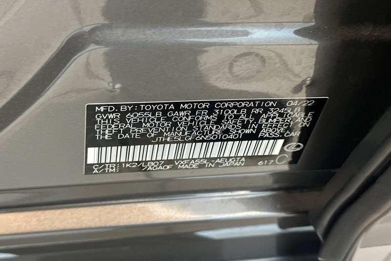 Lexus LS Vehicle Full-screen Gallery Image 28