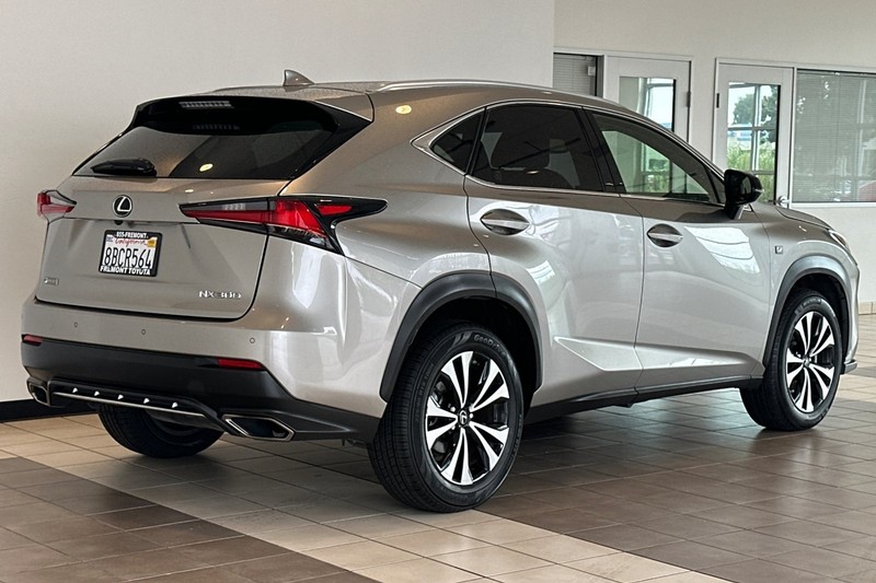 Lexus NX Vehicle Full-screen Gallery Image 04