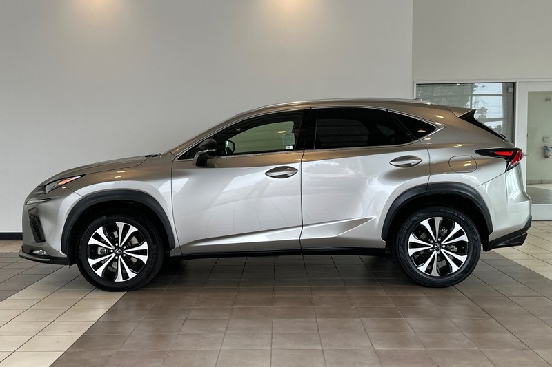 Lexus NX Vehicle Full-screen Gallery Image 07