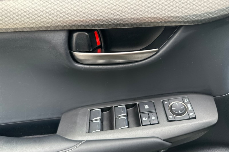 Lexus NX Vehicle Full-screen Gallery Image 11
