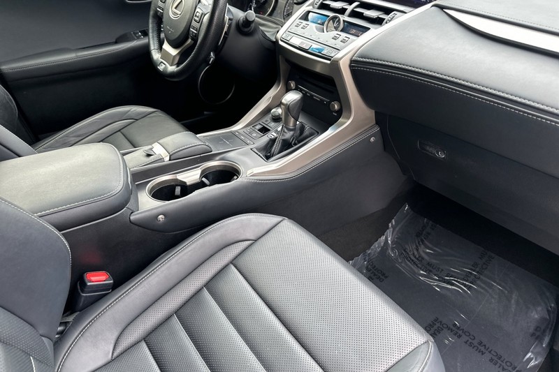 Lexus NX Vehicle Full-screen Gallery Image 16