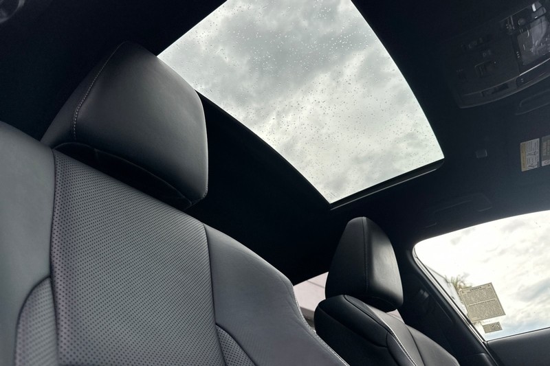 Lexus NX Vehicle Full-screen Gallery Image 17