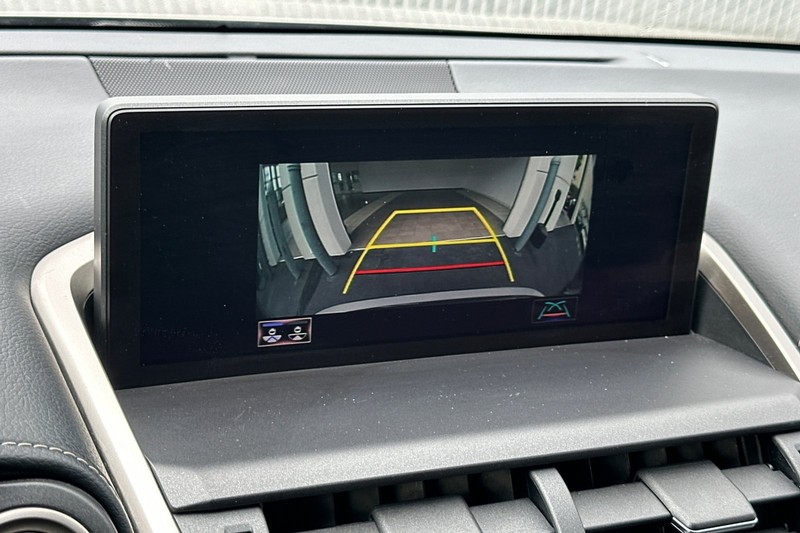 Lexus NX Vehicle Full-screen Gallery Image 19