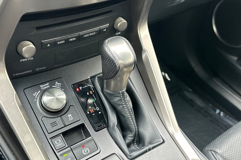 Lexus NX Vehicle Full-screen Gallery Image 21