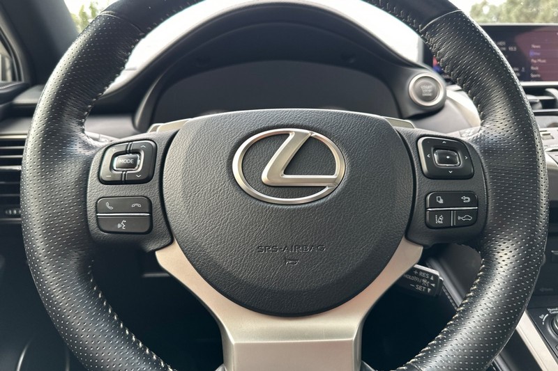Lexus NX Vehicle Full-screen Gallery Image 23