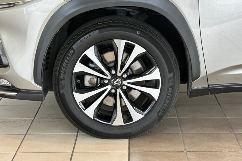Lexus NX Vehicle Full-screen Gallery Image 26