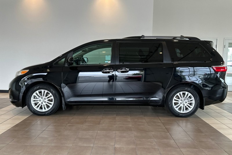 Toyota Sienna Vehicle Full-screen Gallery Image 07