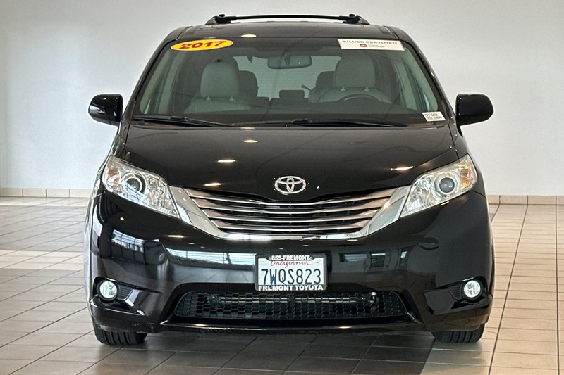 Toyota Sienna Vehicle Full-screen Gallery Image 09