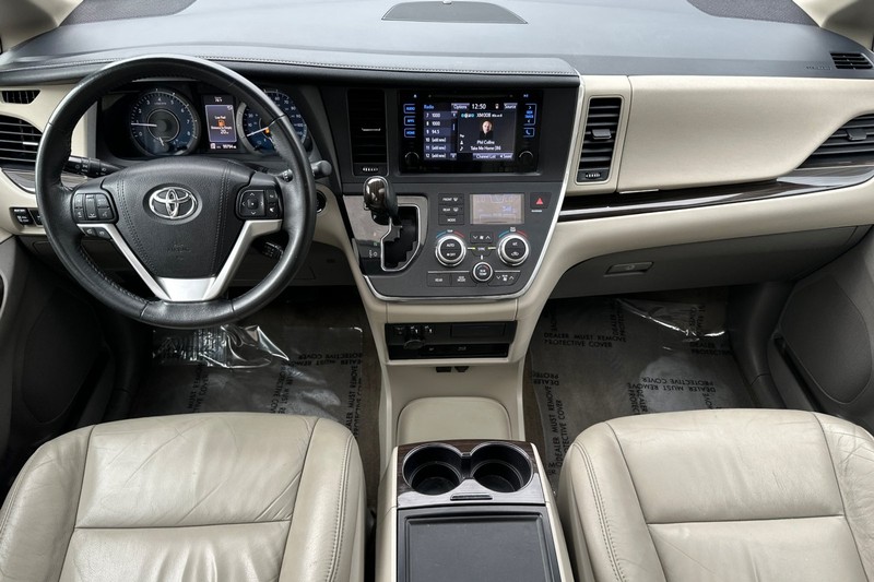 Toyota Sienna Vehicle Full-screen Gallery Image 13