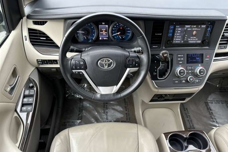 Toyota Sienna Vehicle Full-screen Gallery Image 14